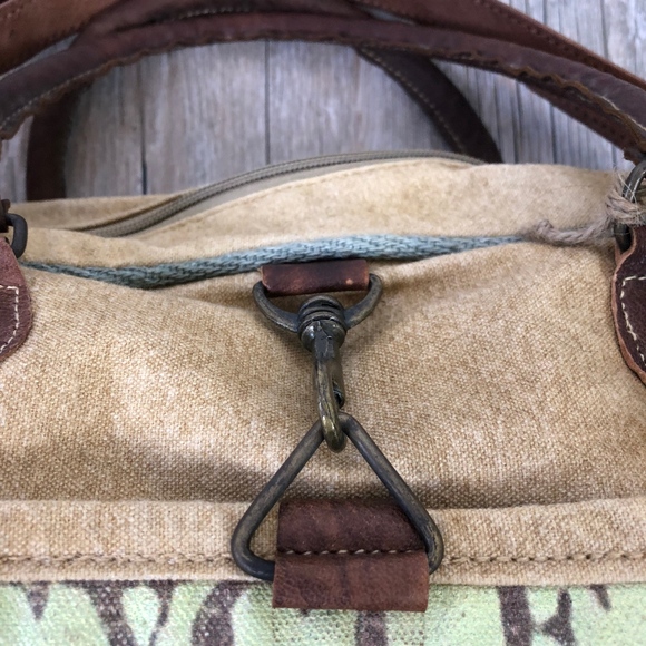 **SOLD** The Barrel Shack | Messenger Canvas Bag - Picture 3 of 8